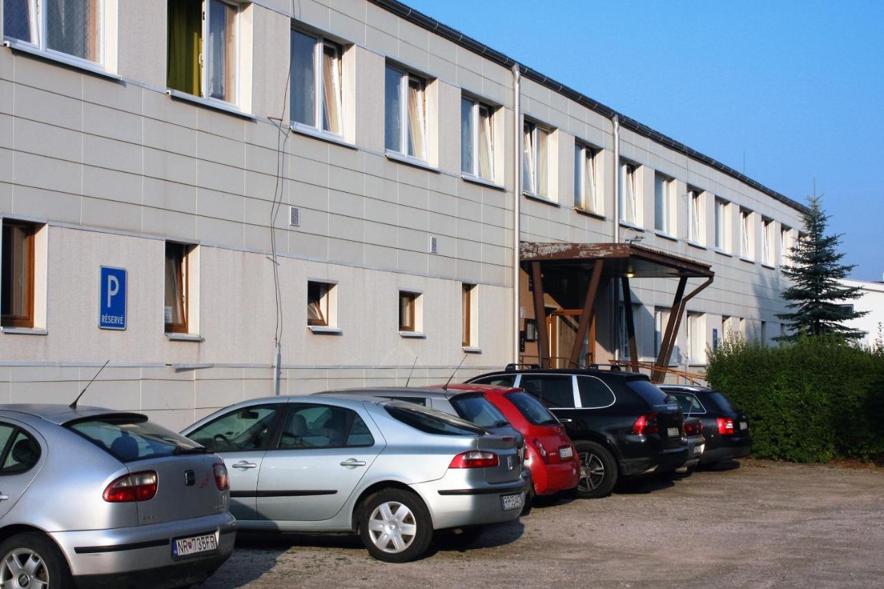 Garni Otel Liptovský Mikuláš Dış mekan fotoğraf