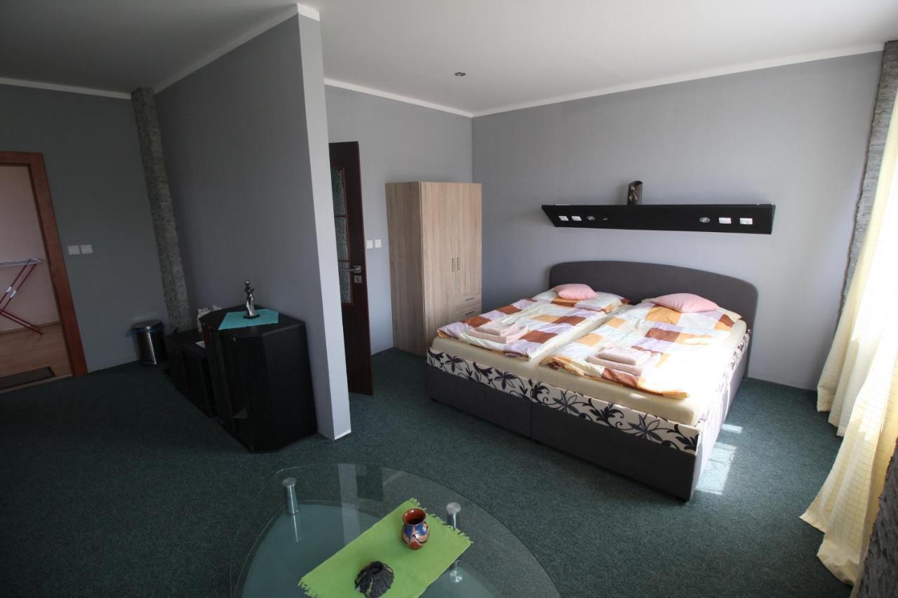 Garni Otel Liptovský Mikuláš Dış mekan fotoğraf